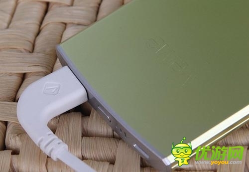 玩手游不用電？ 《勇者前線》讓你電力十足