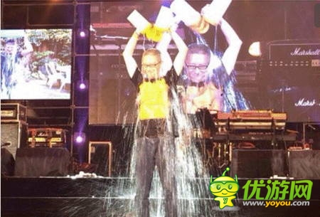 周鴻祎完成冰桶挑戰(zhàn)，挑戰(zhàn)馬化騰
