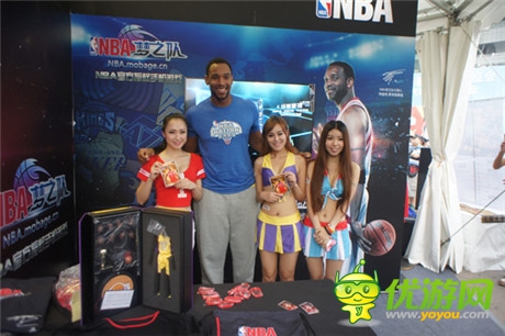 巨星助陣《NBA夢之隊(duì)》展臺 NBA籃球國度杭州站火辣開啟