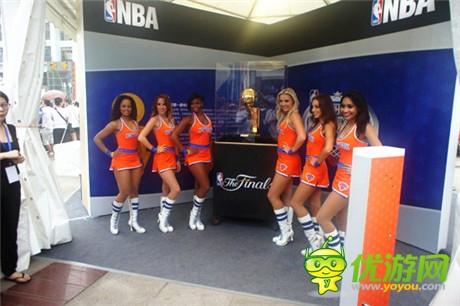 巨星助陣《NBA夢之隊(duì)》展臺 NBA籃球國度杭州站火辣開啟
