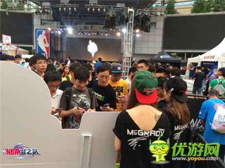巨星助陣《NBA夢之隊(duì)》展臺 NBA籃球國度杭州站火辣開啟